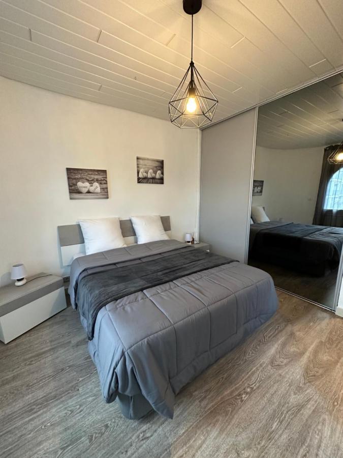 Maison De Vacances Avec Amarre เอมปูเรียบราบา ภายนอก รูปภาพ